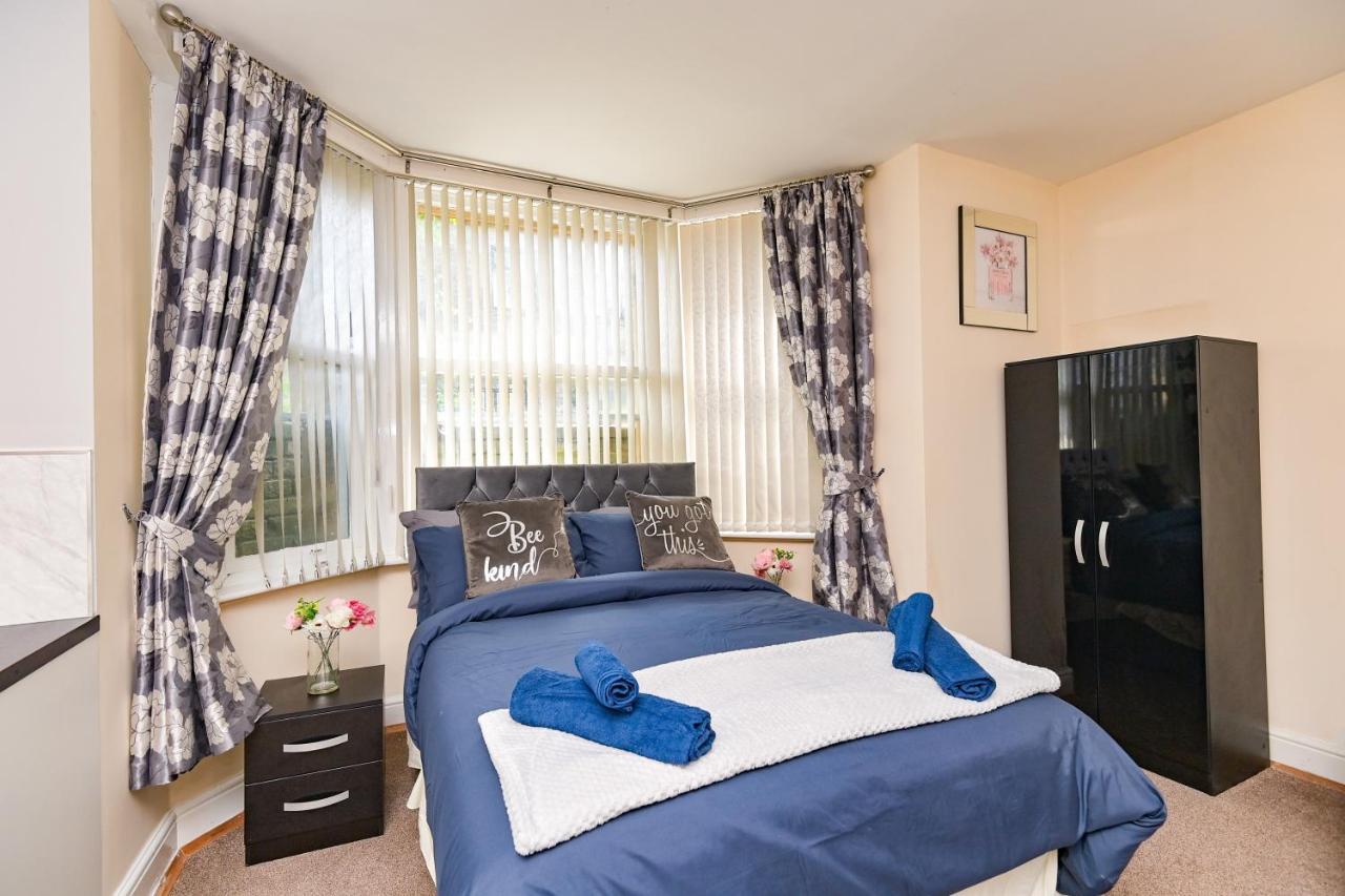 The Elm Wood Apartments ฮัดเดอร์สฟิลด์ ภายนอก รูปภาพ